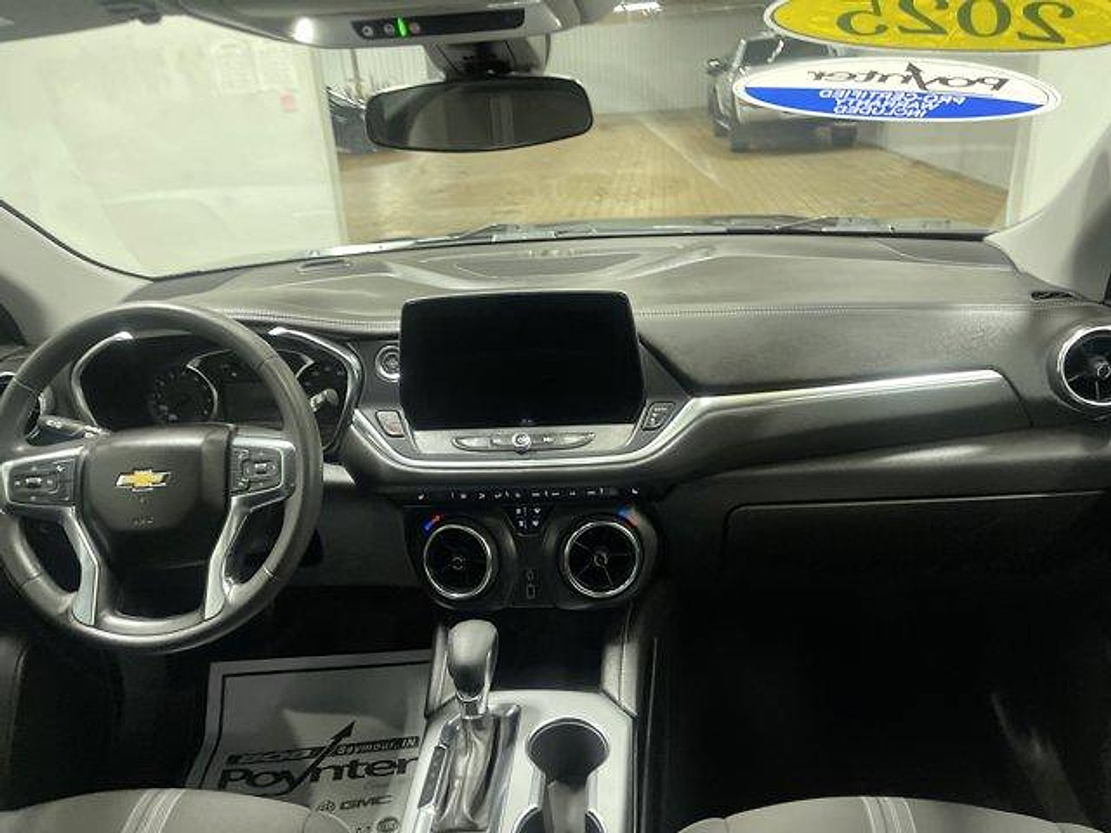 Used 2025 Chevrolet Equinox LT w/ Convenience Package II FWD image 17