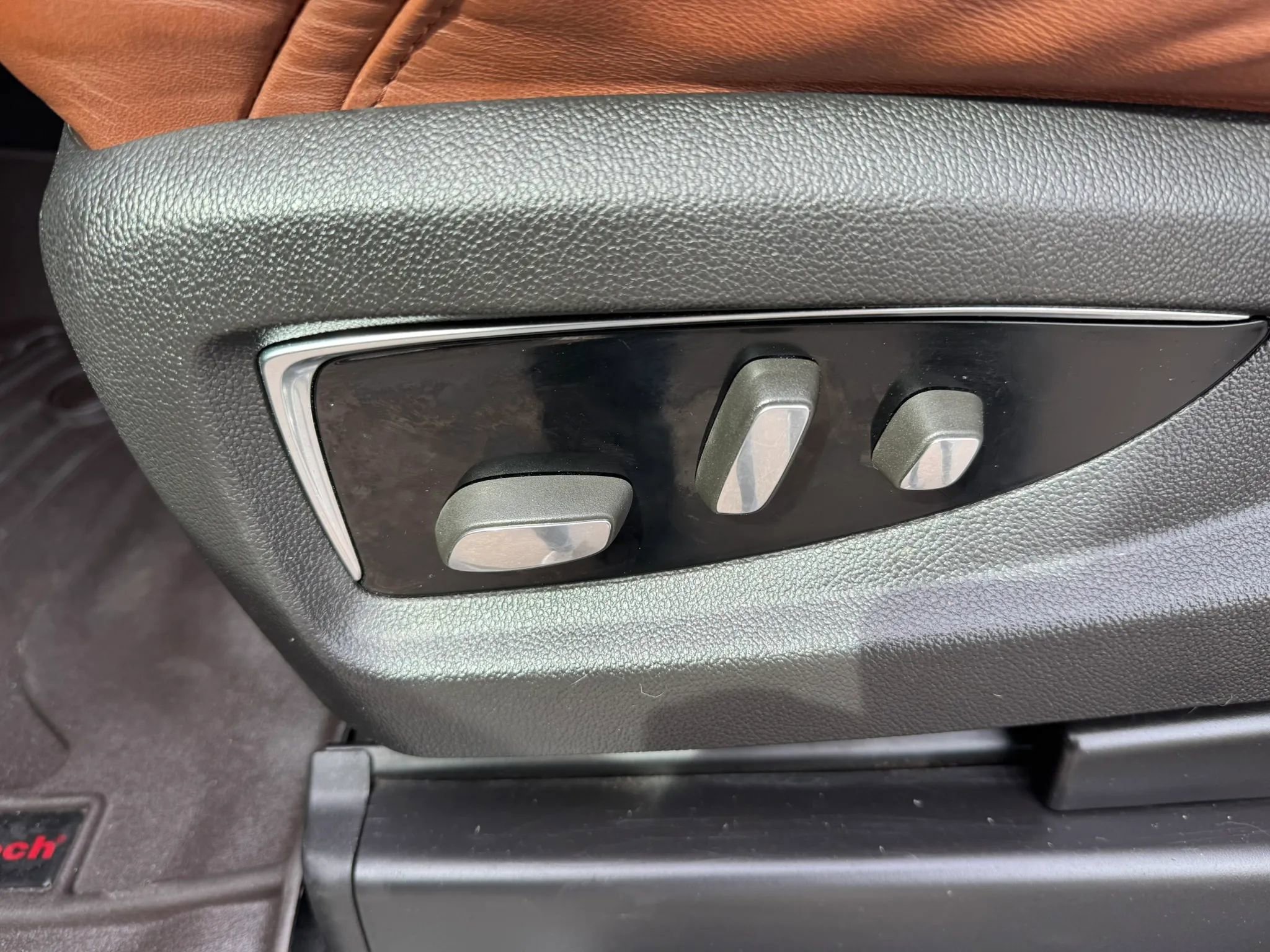 Used 2015 Cadillac Escalade Luxury image 20