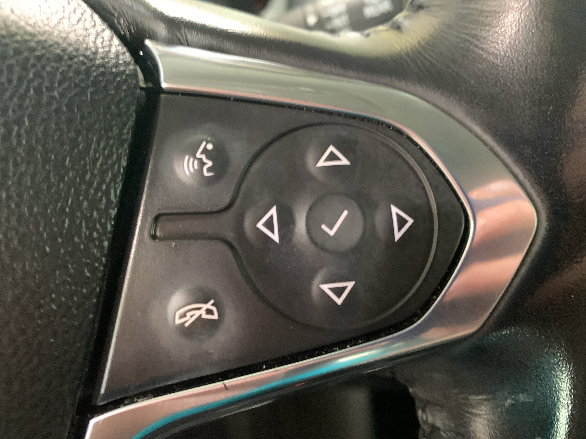 Used 2019 Chevrolet Traverse Premier w/ Driver Confidence II Package FWD image 36