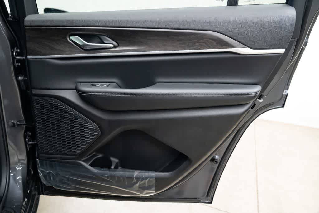 New 2026 Jeep Grand Cherokee L 4WD image 32