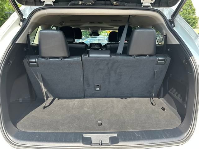 Used 2022 Toyota Highlander XLE image 25