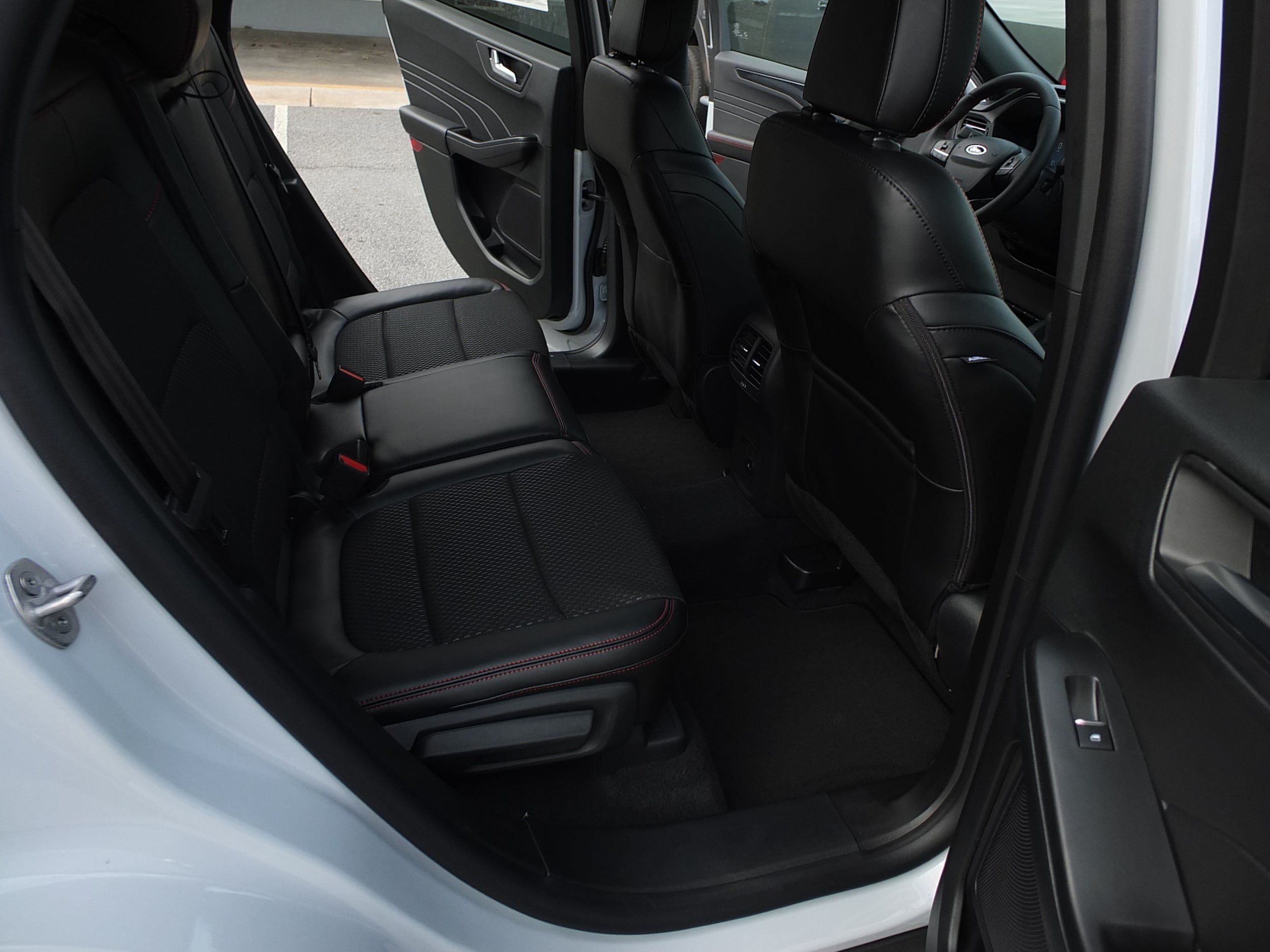 New 2026 Ford Escape ST-Line w/ Tech Pack #1 AWD/4WD image 12
