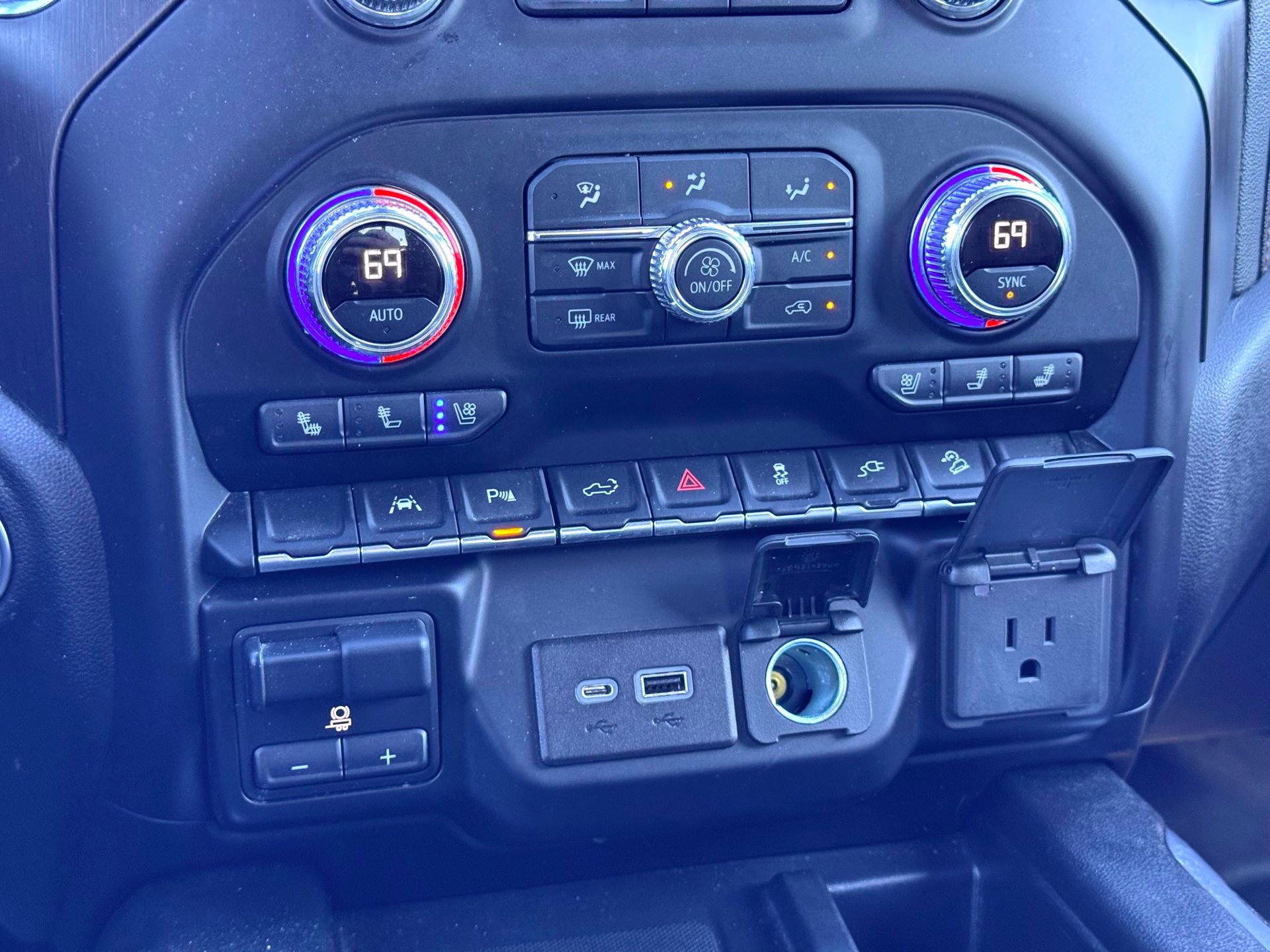 Used 2022 GMC Sierra 1500 AT4 w/ AT4 Premium Package image 31