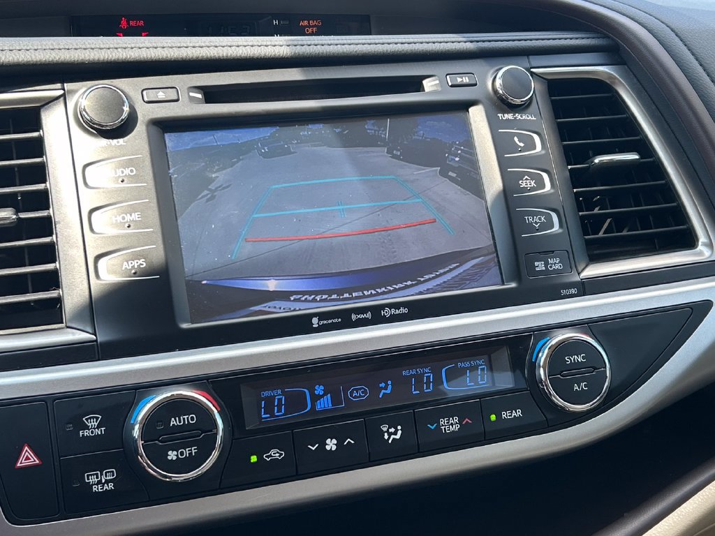 Used 2019 Toyota Highlander XLE FWD image 34