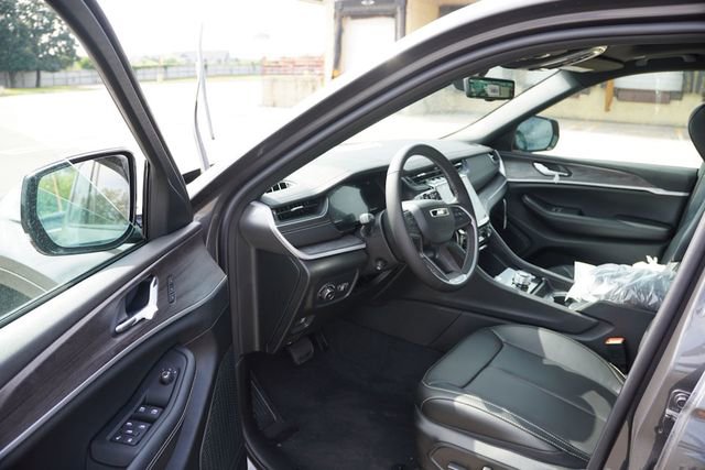 New 2025 Jeep Grand Cherokee L Limited w/ Luxury Tech Group II image 10