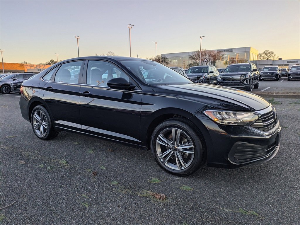 Certified 2024 Volkswagen Jetta SE image 2