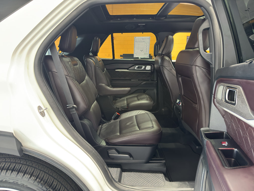 Used 2025 Ford Explorer Platinum w/ Ultimate Package AWD/4WD image 19