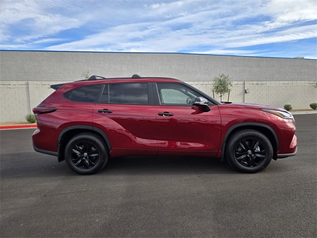 Certified 2024 Toyota Highlander XLE image 3