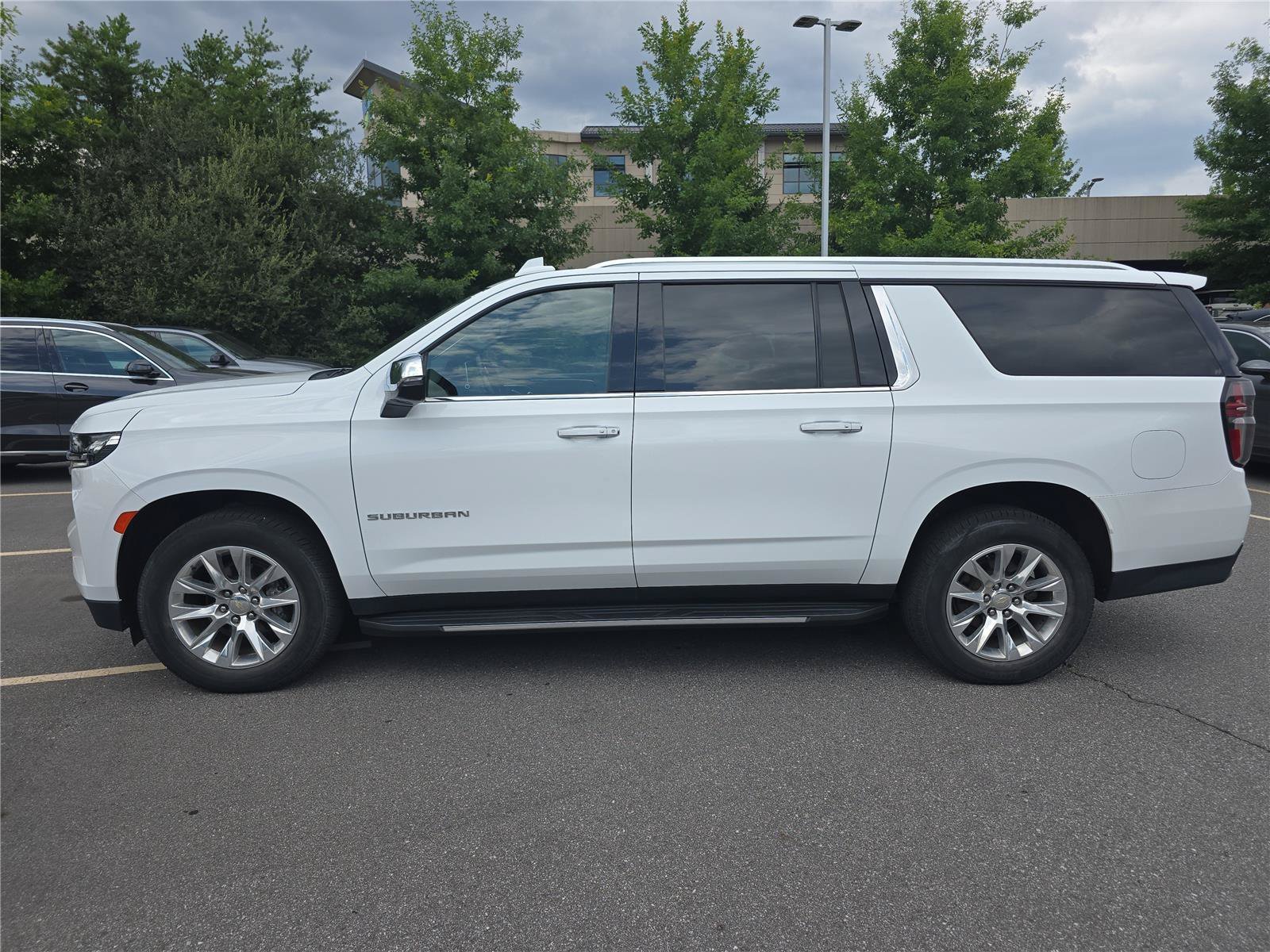 Used 2022 Chevrolet Suburban Premier AWD/4WD image 6