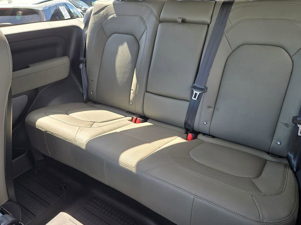 Used 2023 Land Rover Defender 90 S image 8