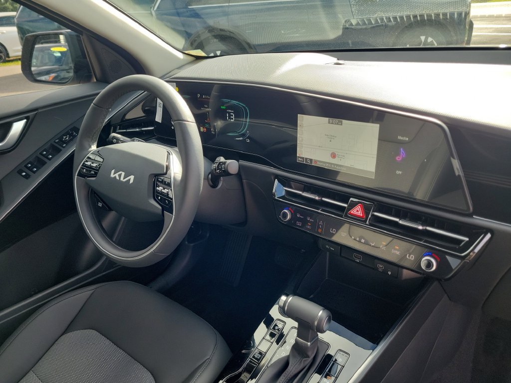 New 2026 Kia Niro EX w/ EX Premium Package FWD image 8