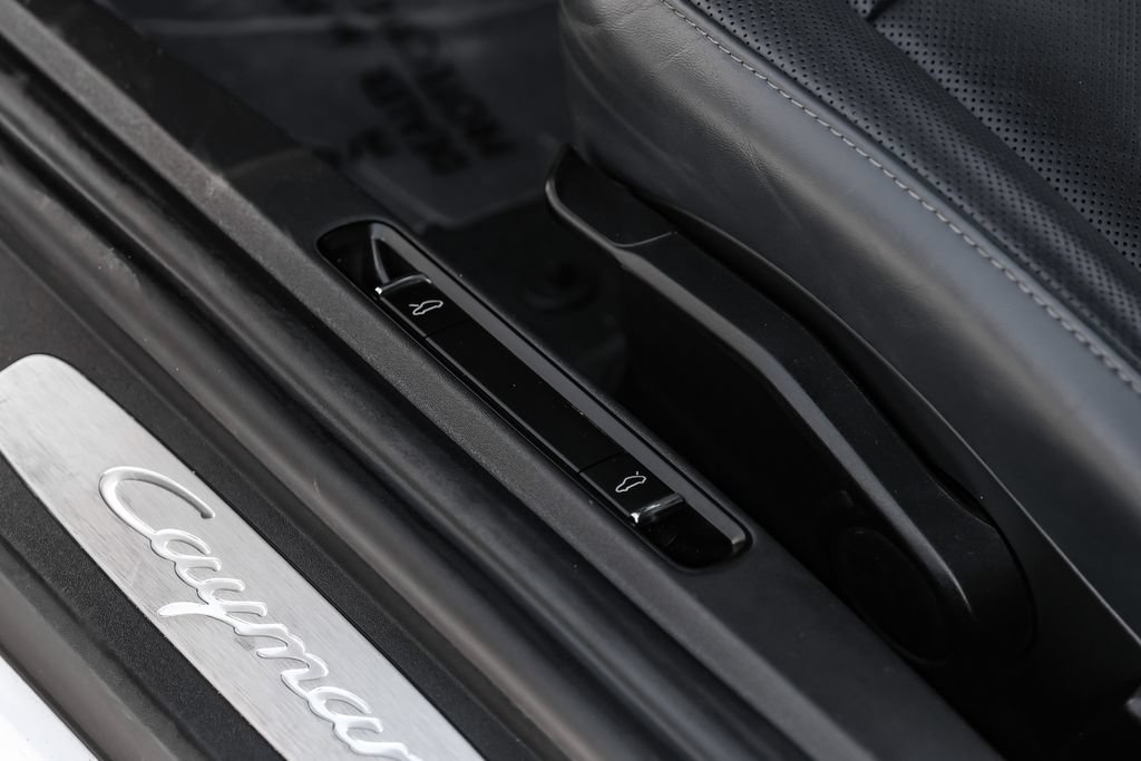 Used 2021 Porsche 718 Cayman RWD image 29