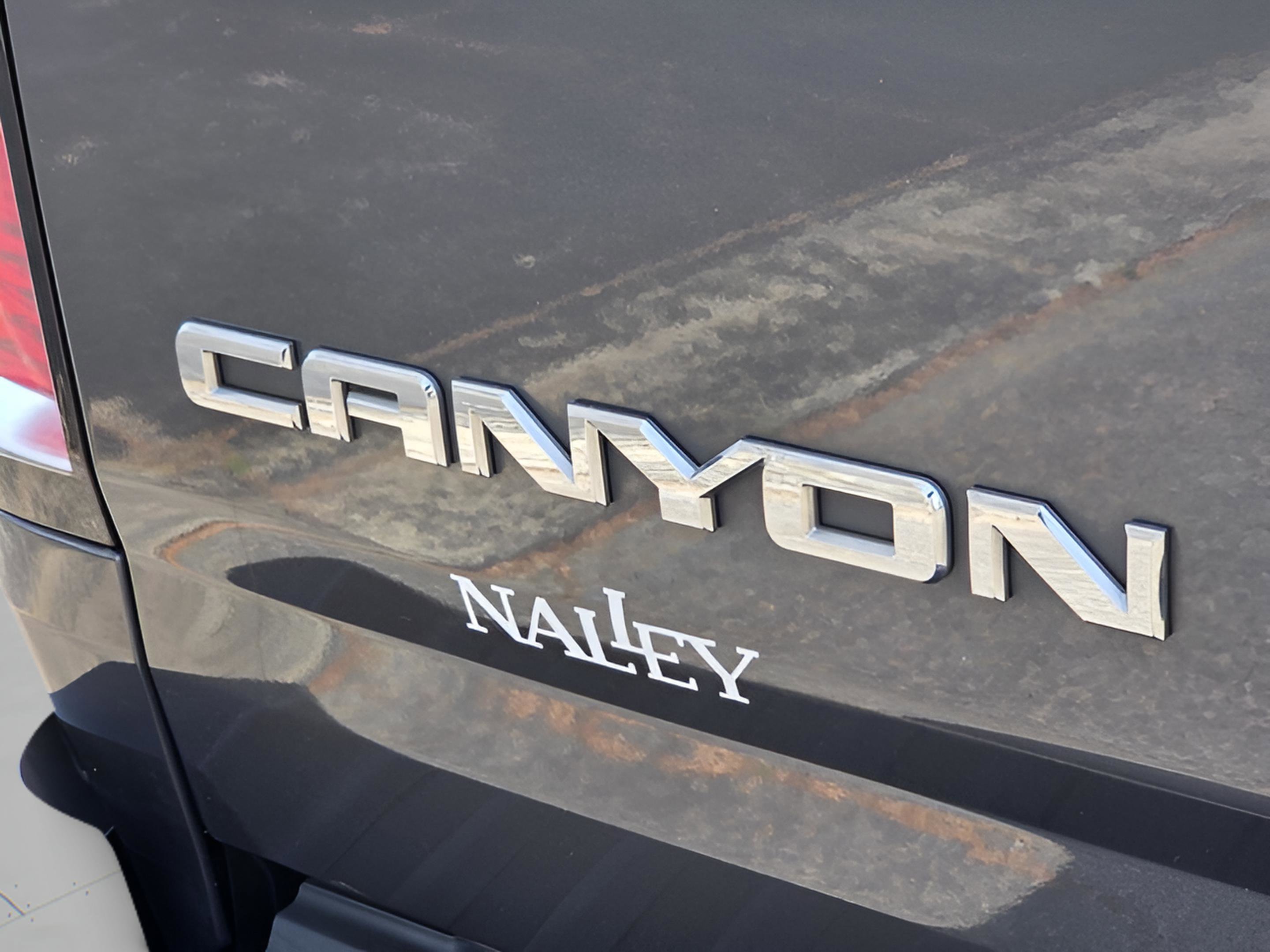 Used 2016 GMC Canyon SLT w/ Driver Alert Package image 31
