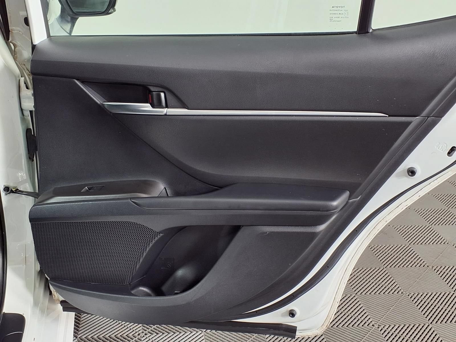 Used 2023 Toyota Camry SE w/ Convenience Package FWD image 10