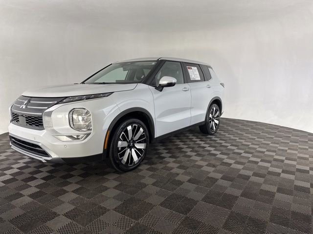 Used 2025 Mitsubishi Outlander SE image 5