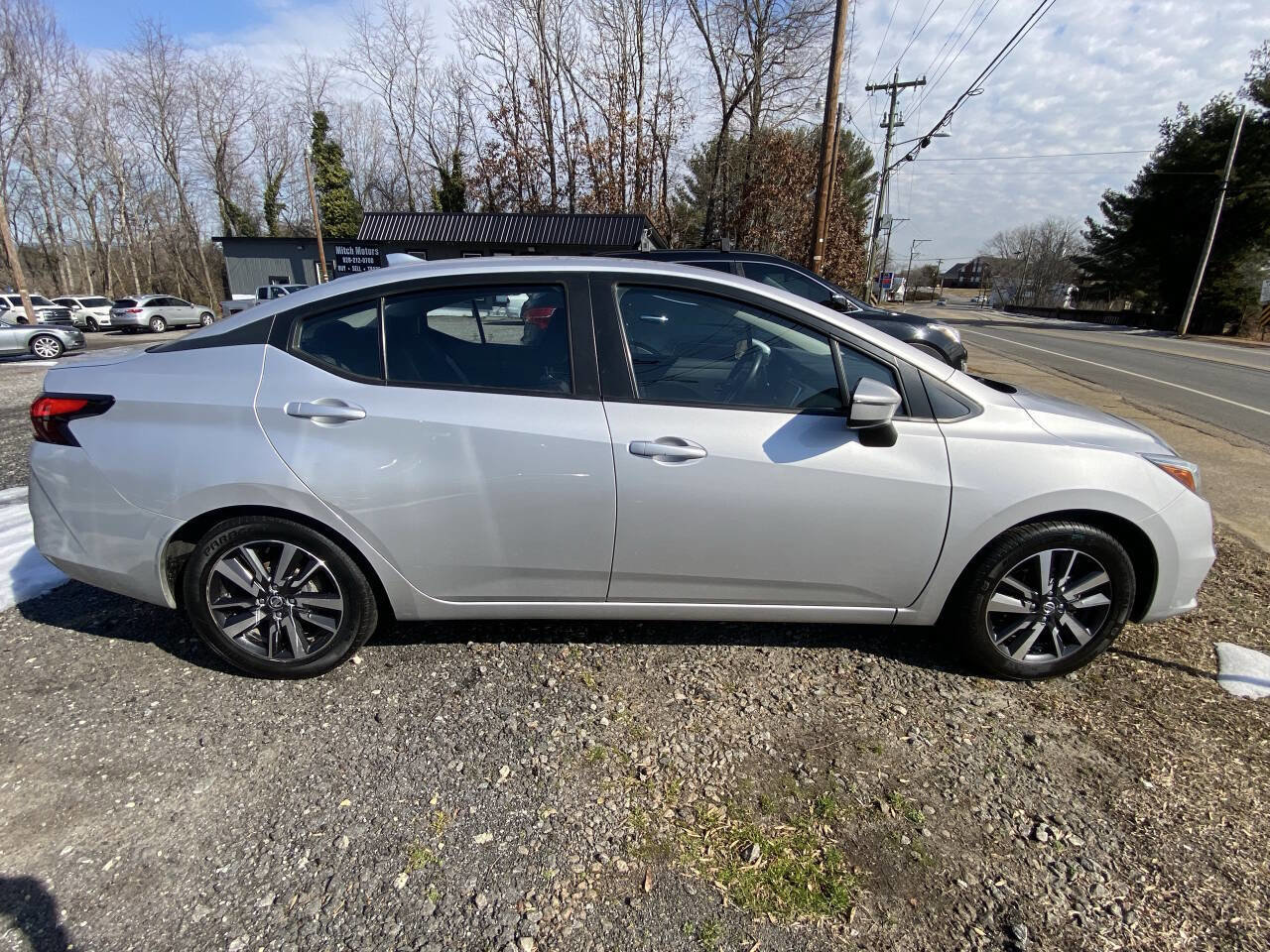 Used 2021 Nissan Versa SV image 3