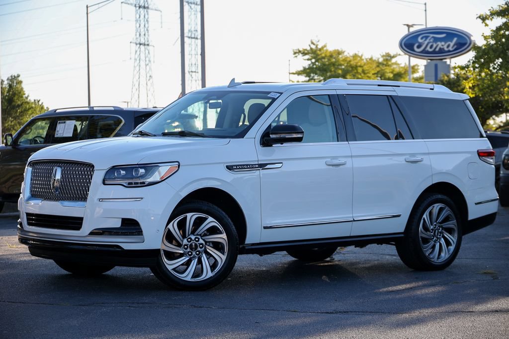Used 2022 Lincoln Navigator Reserve AWD/4WD image 18