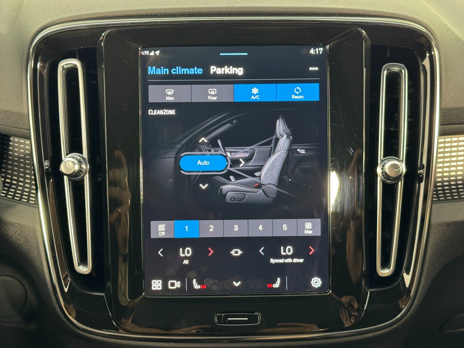 Used 2021 Volvo XC40 P8 Recharge w/ Advanced Package image 26