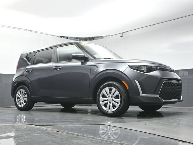 Used 2025 Kia Soul LX FWD image 39