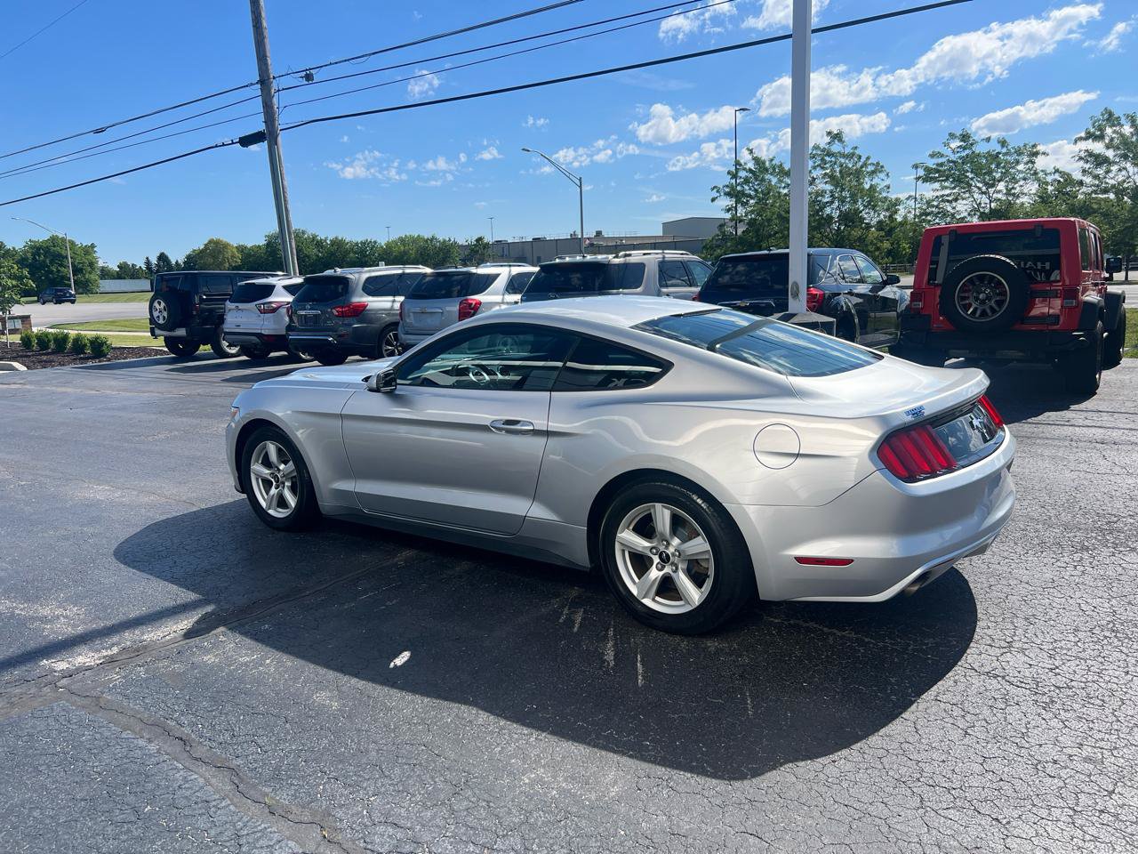 Used 2017 Ford Mustang Coupe RWD image 3
