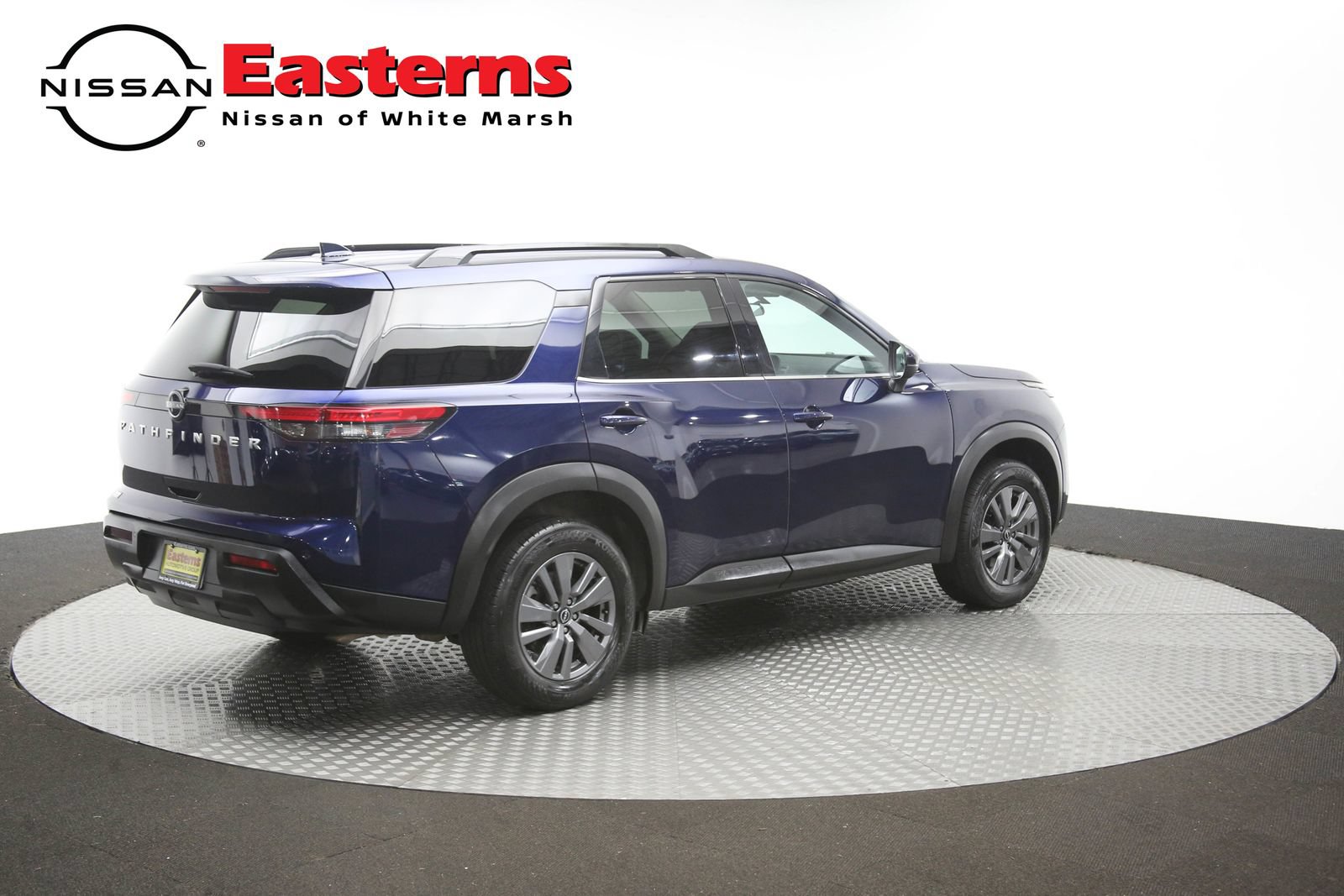 Used 2025 Nissan Pathfinder SV FWD image 40