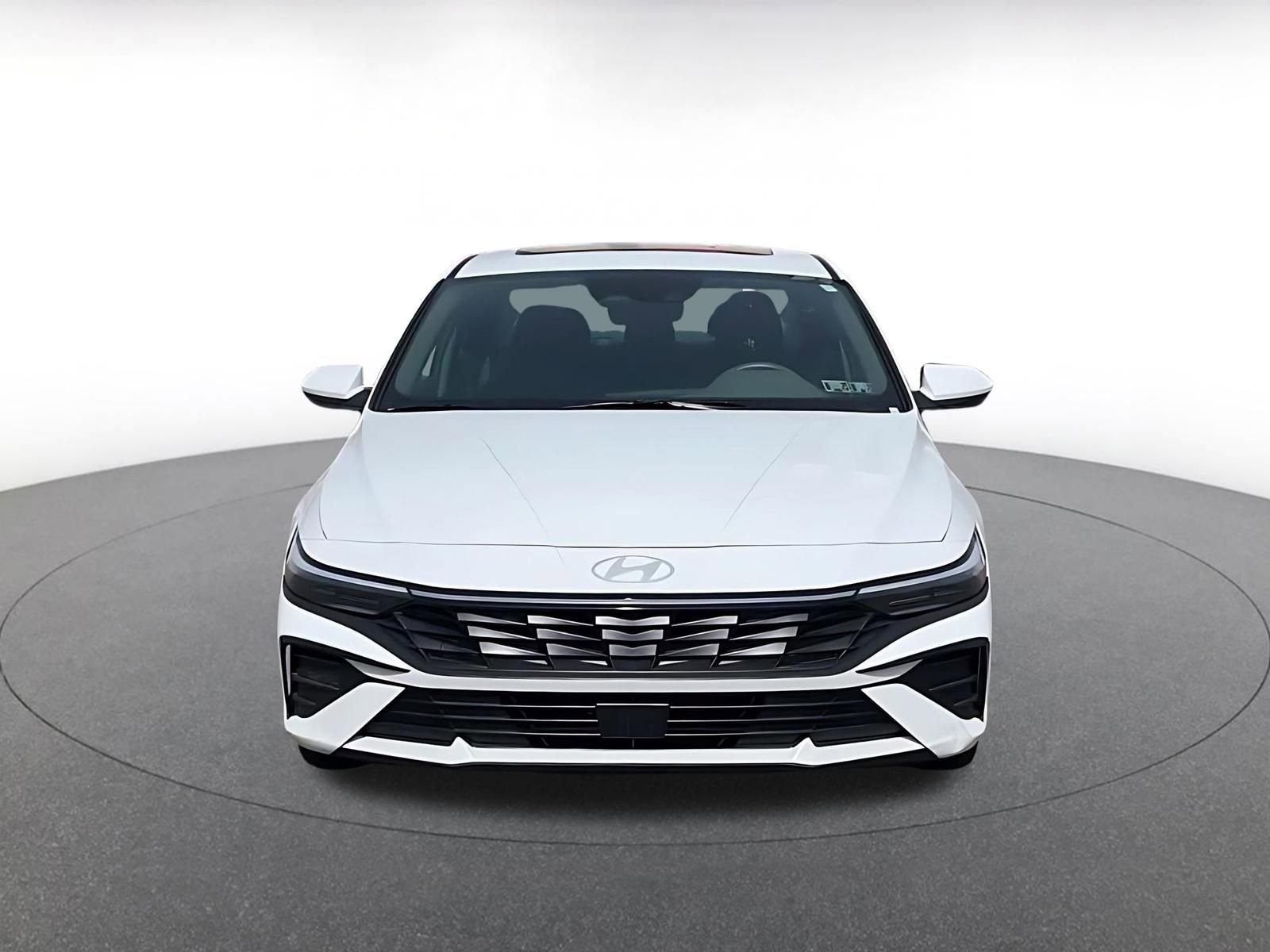 Used 2025 Hyundai Elantra SEL image 4