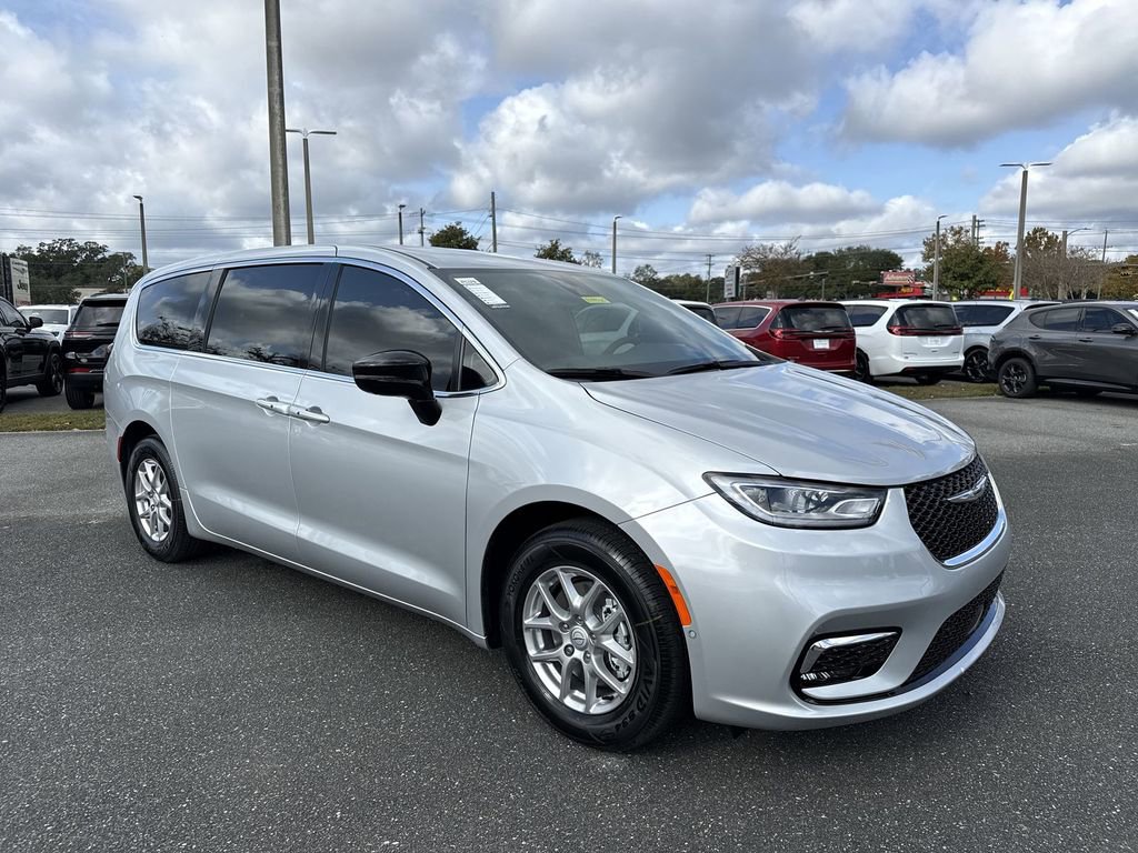 New 2026 Chrysler Pacifica Select FWD image 1