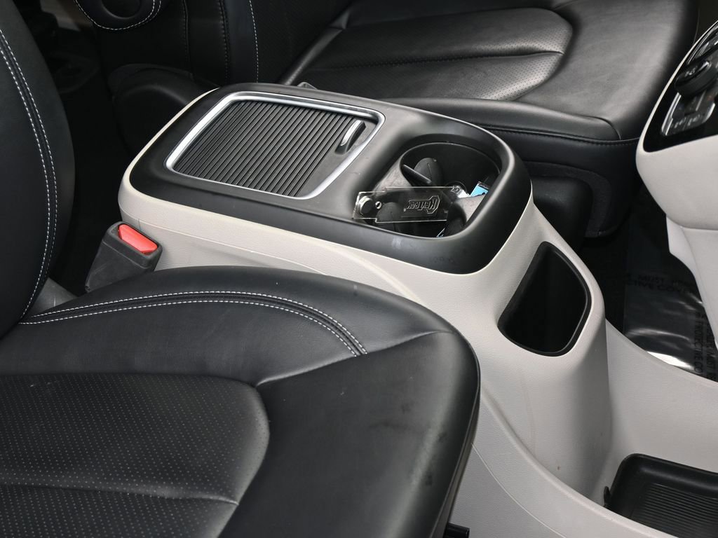 Used 2024 Chrysler Pacifica Select image 47