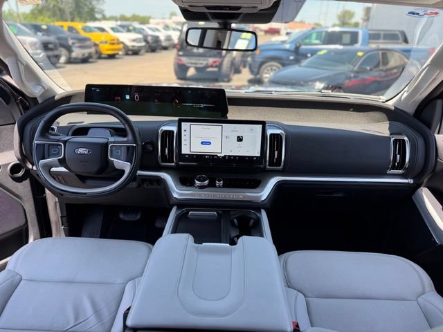 Used 2025 Ford Expedition Platinum w/ Driver's Package AWD/4WD image 2