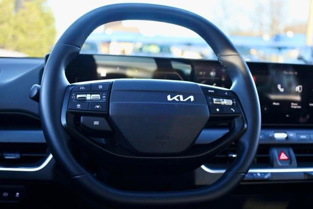 Used 2025 Kia K4 EX image 8