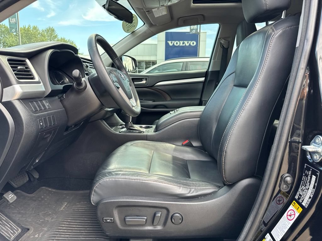 Used 2015 Toyota Highlander XLE AWD/4WD image 4