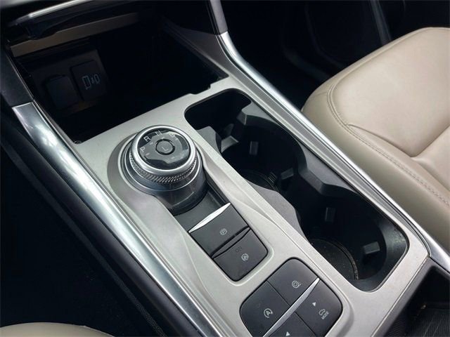 Used 2024 Ford Explorer XLT w/ Equipment Group 202A image 16