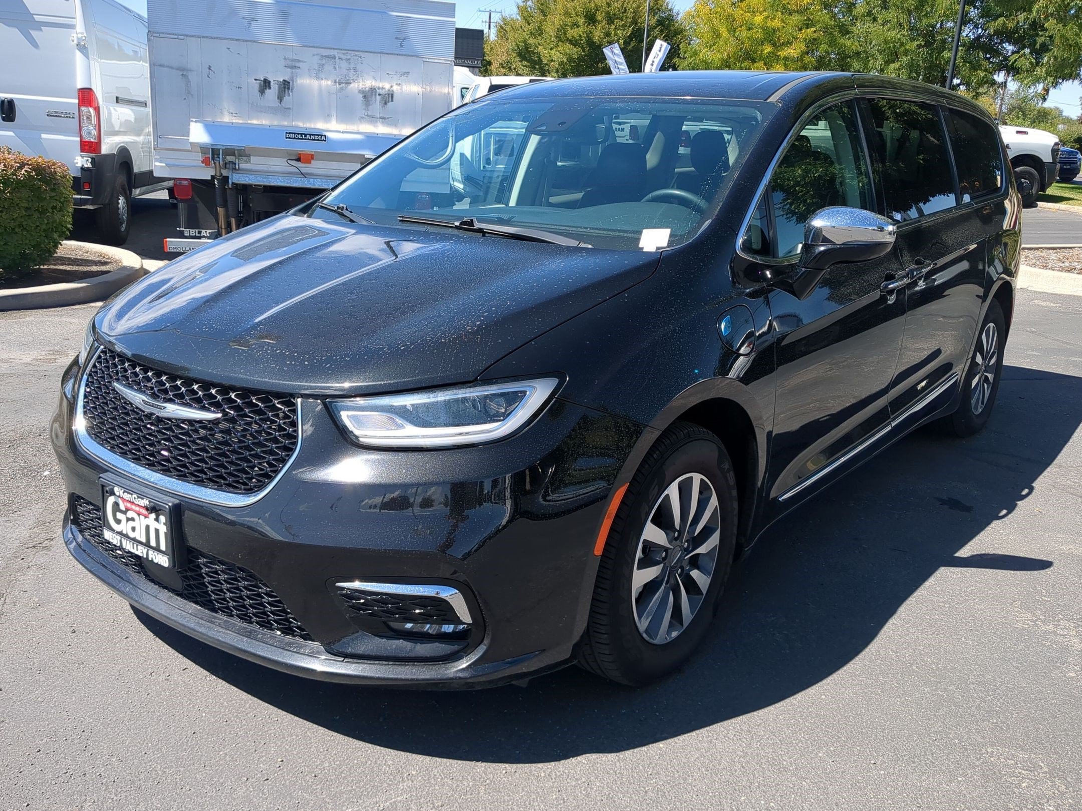 Used 2023 Chrysler Pacifica Limited FWD image 10