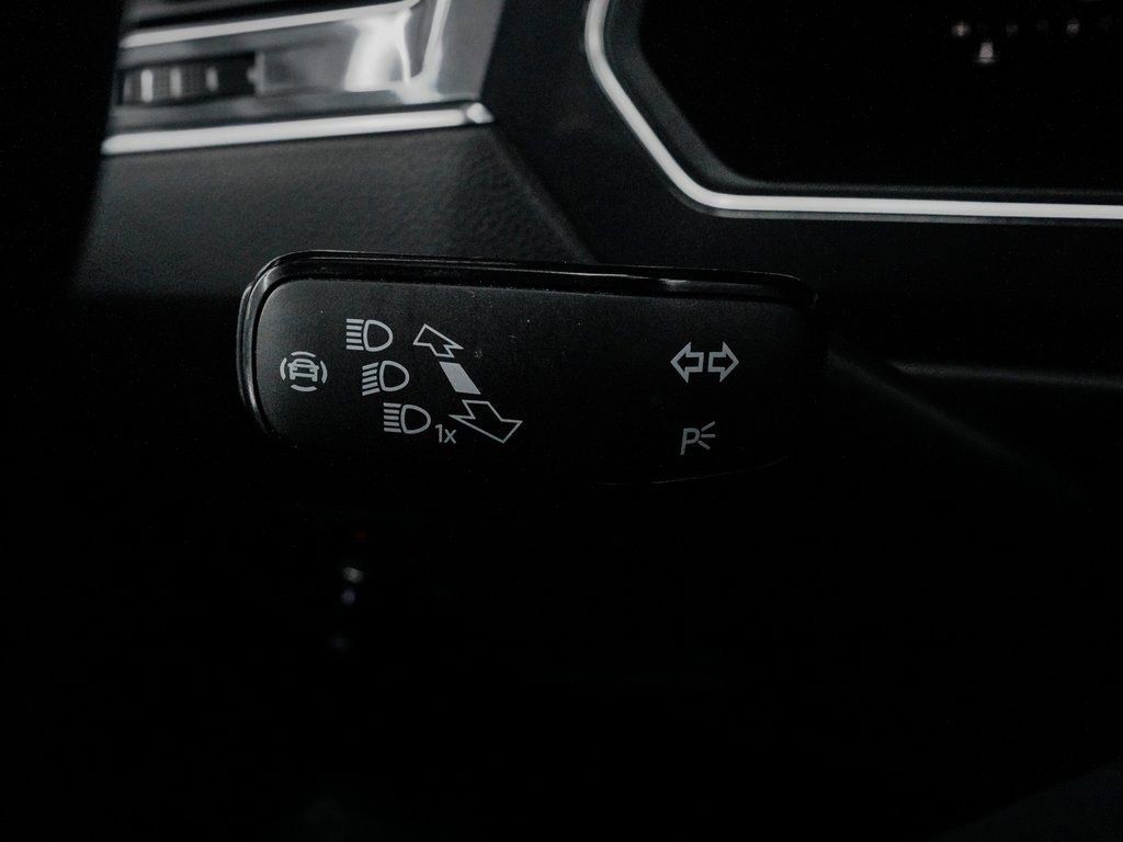 Used 2022 Volkswagen Tiguan SE w/ Panoramic Sunroof Package image 23