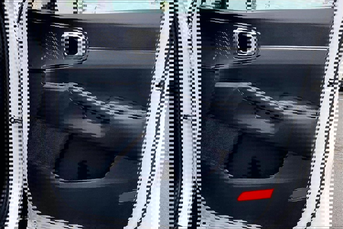 Used 2024 Kia Sorento S image 21