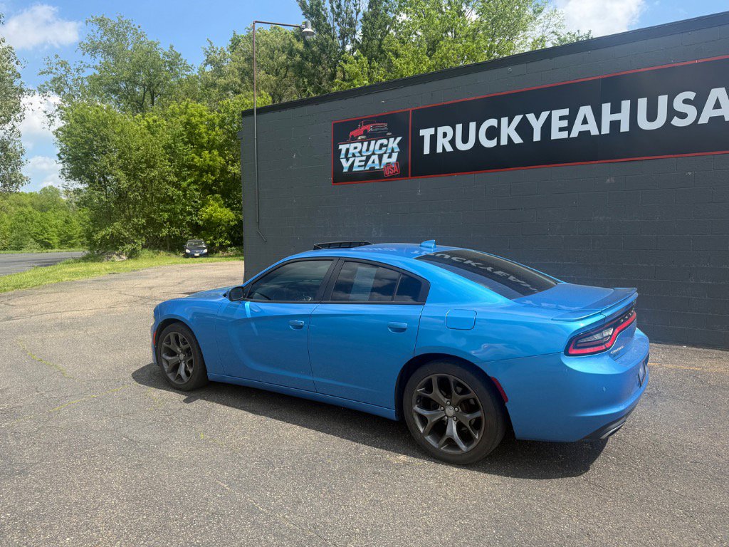 Used 2015 Dodge Charger SXT w/ Driver Confidence Group RWD image 3