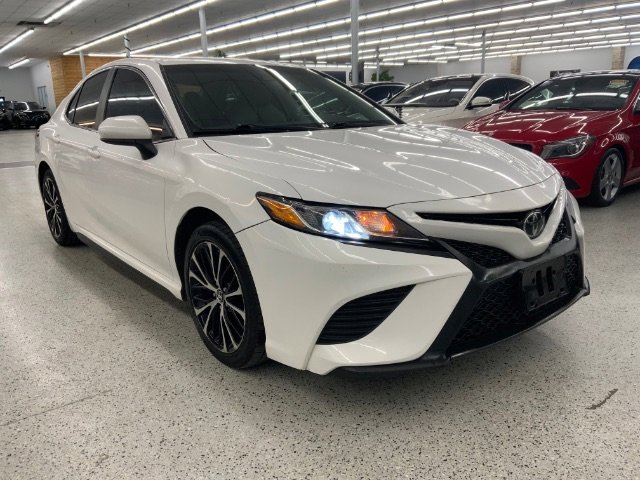 Used 2018 Toyota Camry SE image 4