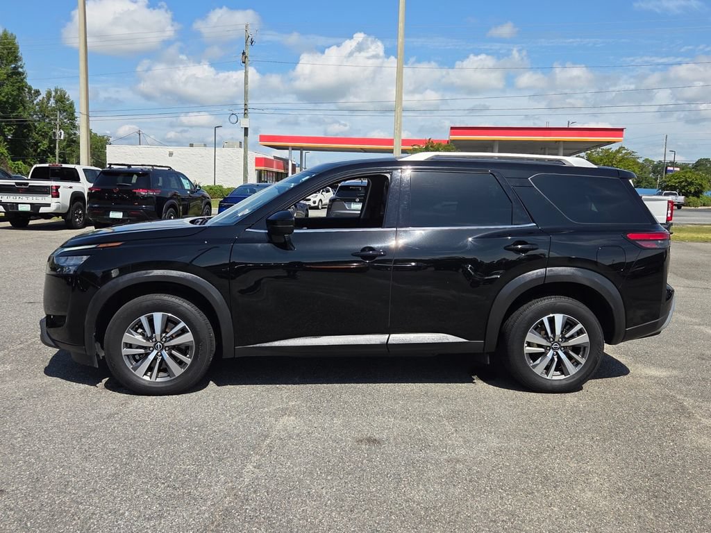 Certified 2025 Nissan Pathfinder SL AWD/4WD image 2