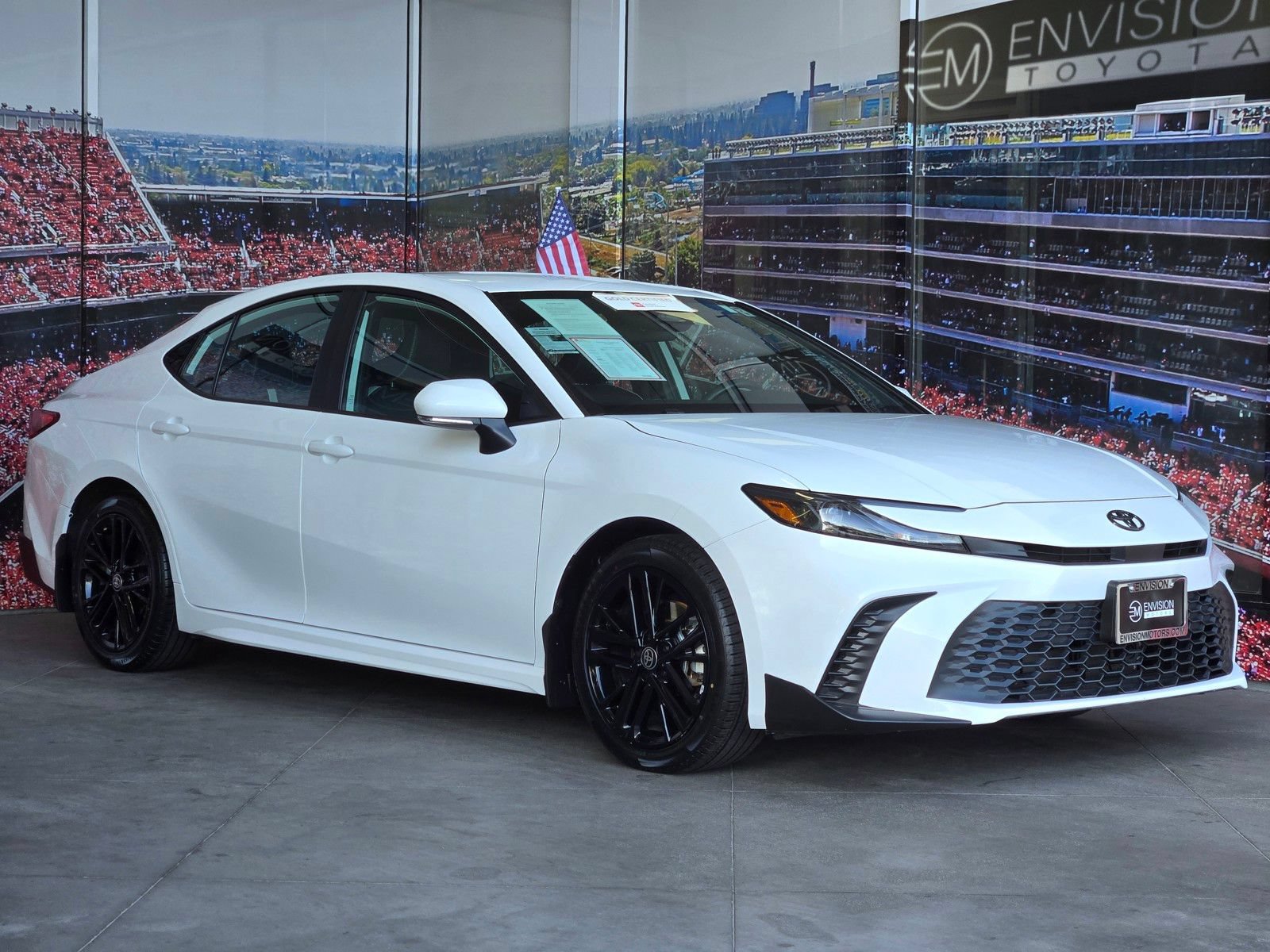 Certified 2025 Toyota Camry SE FWD image 1