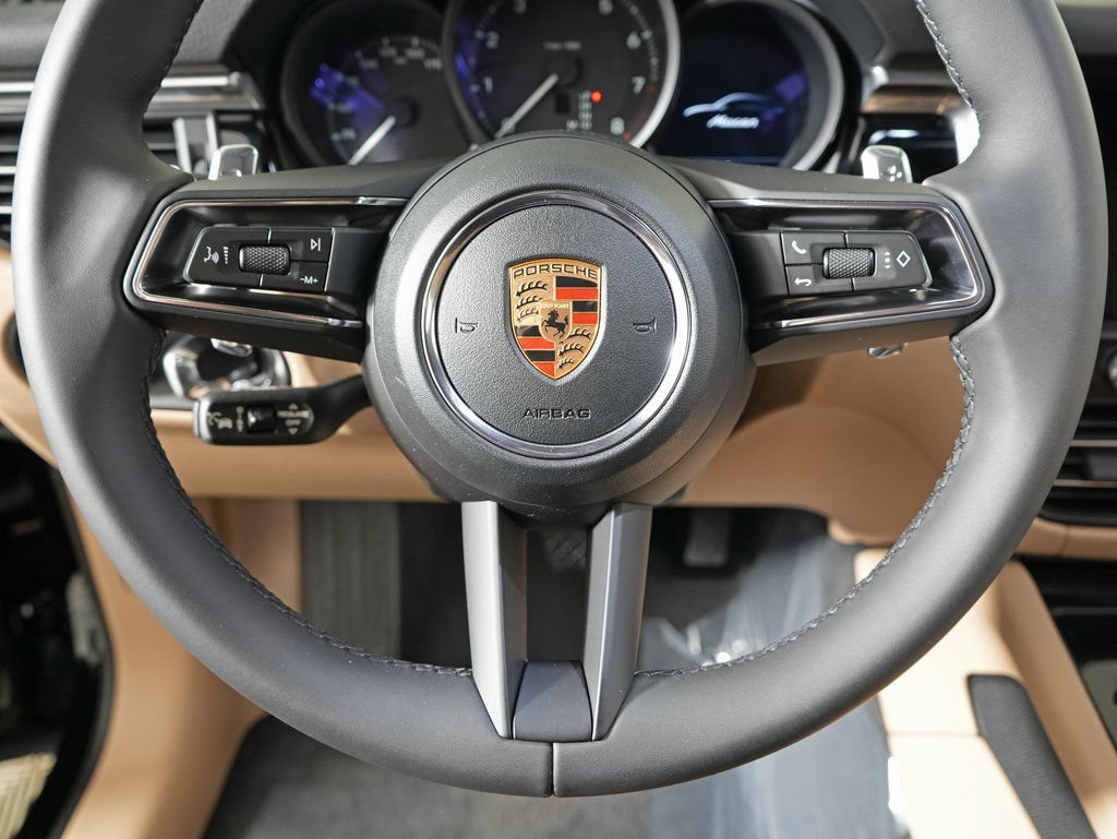 Certified 2026 Porsche Macan AWD/4WD image 22