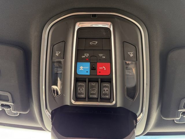 Used 2023 Jeep Grand Cherokee L Limited image 10