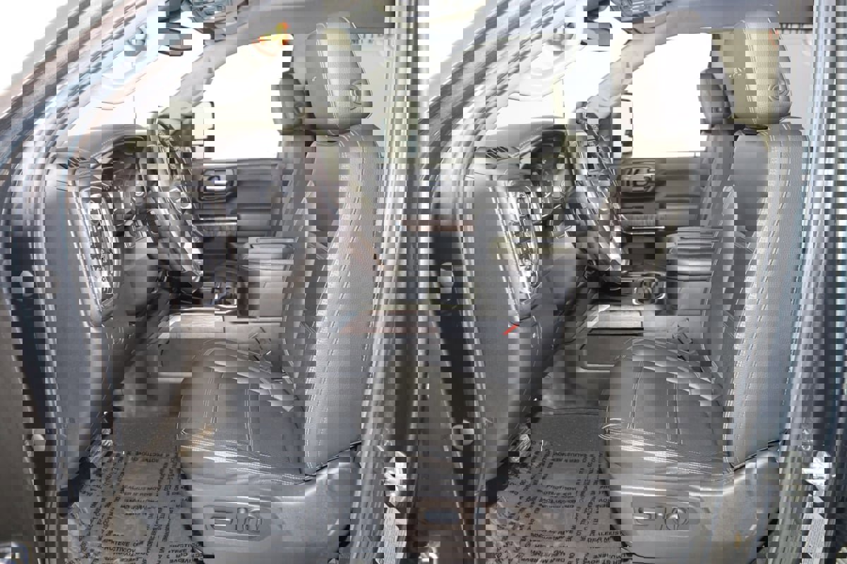 Used 2022 GMC Sierra 2500 Denali w/ Snow Plow Prep/Camper Package image 11