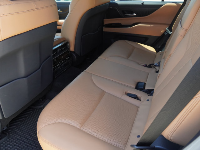 Used 2025 Lexus LX 700h Luxury w/ Appearance Package AWD/4WD image 14