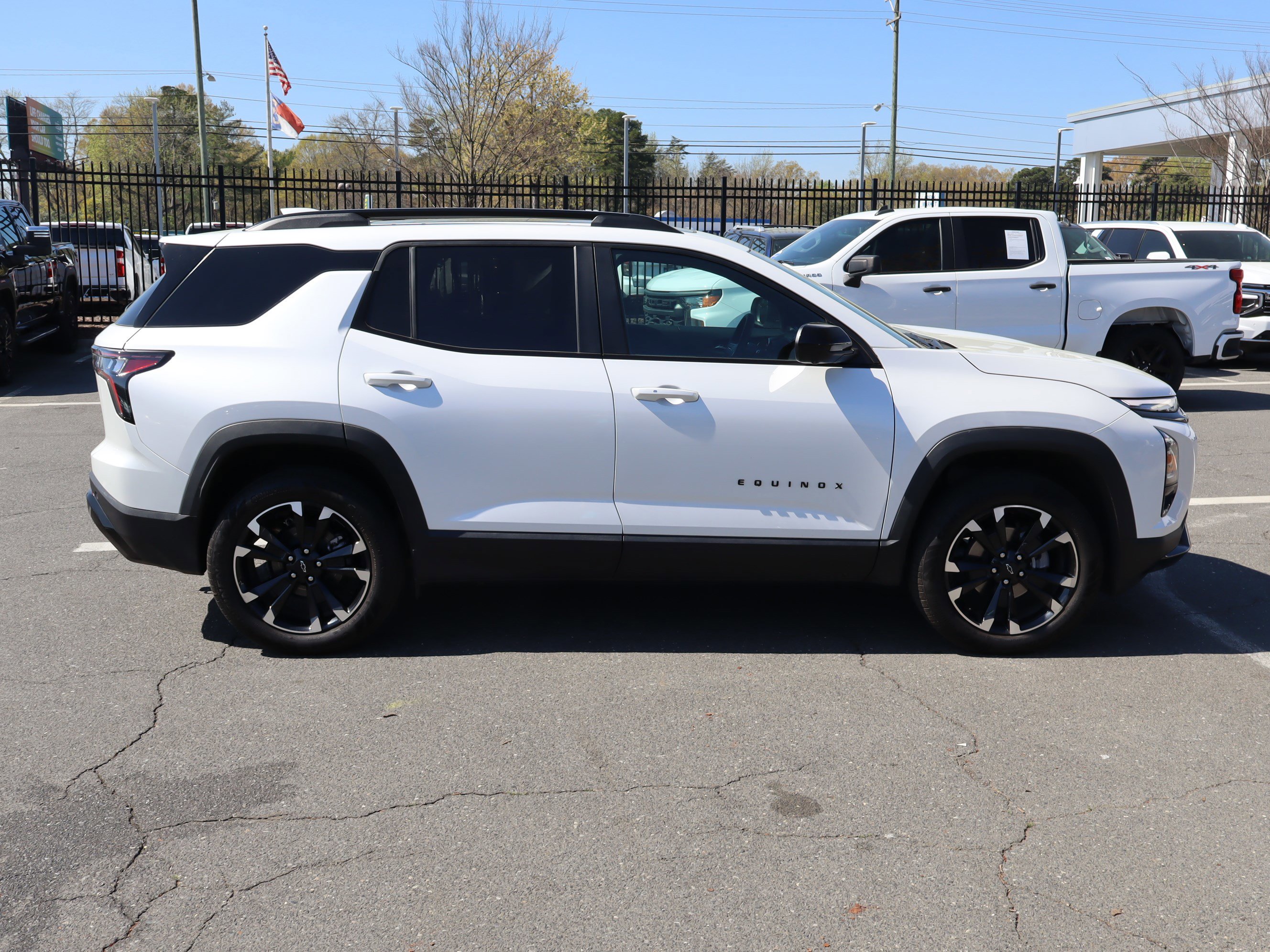 Used 2025 Chevrolet Equinox RS w/ Safety and Technology Package image 11