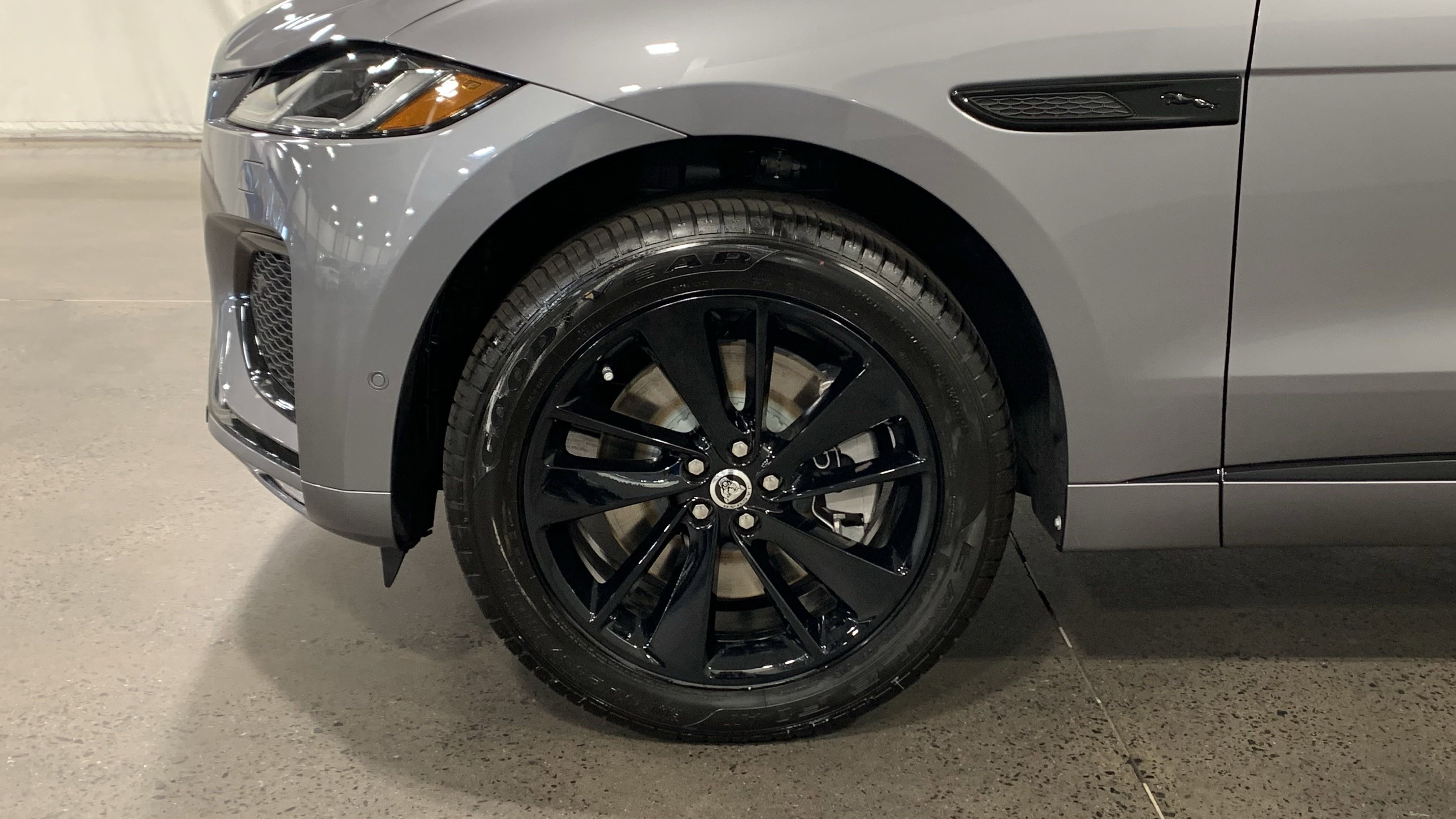 New 2026 Jaguar F-PACE R-Dynamic S image 10