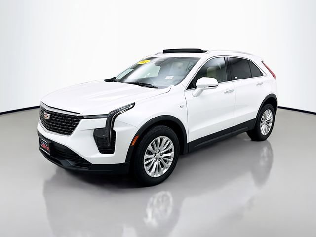 Used 2024 Cadillac XT4 Luxury w/ Cold Weather Package image 4