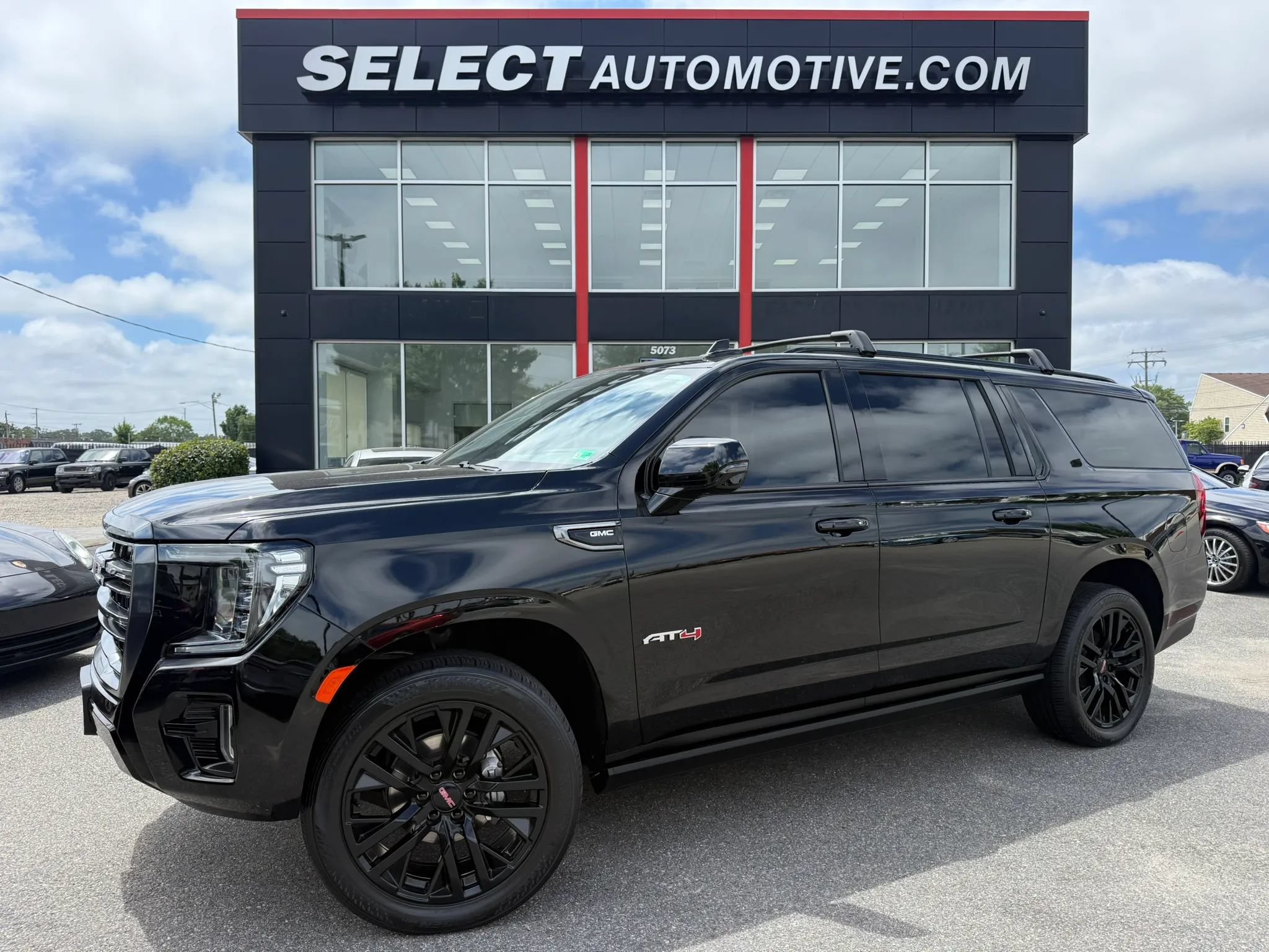 Used 2023 GMC Yukon XL AT4 w/ AT4 Premium Package AWD/4WD image 1