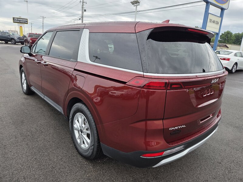 Used 2024 Kia Carnival LX FWD image 5