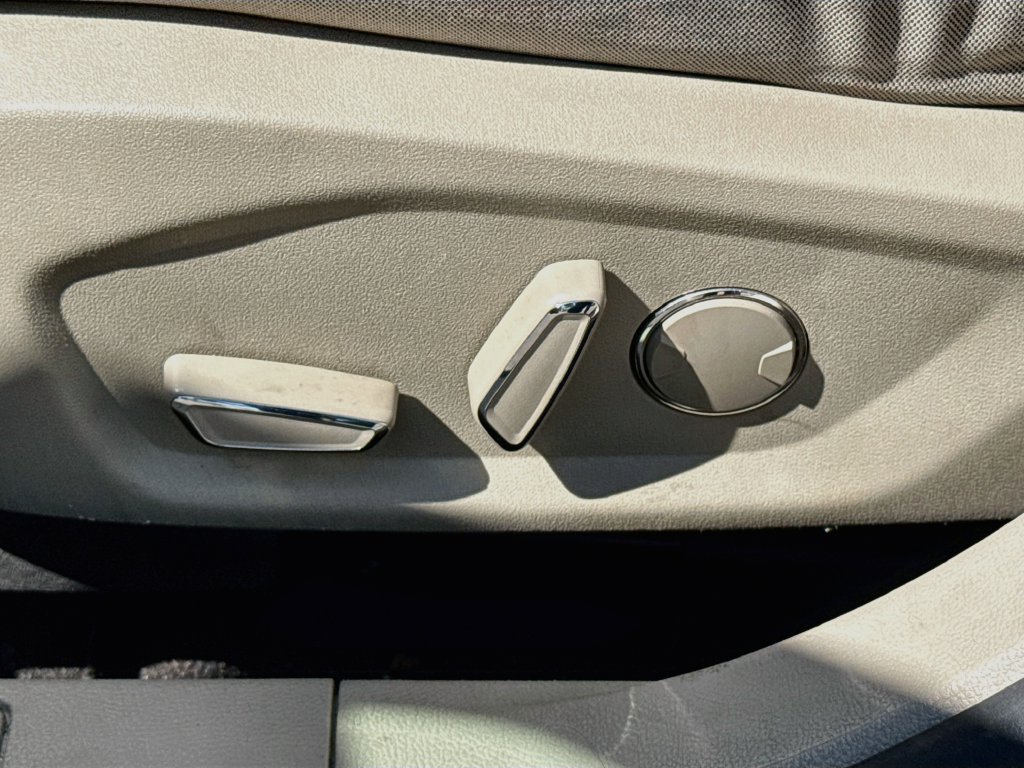 Used 2020 Ford Fusion SE FWD image 39