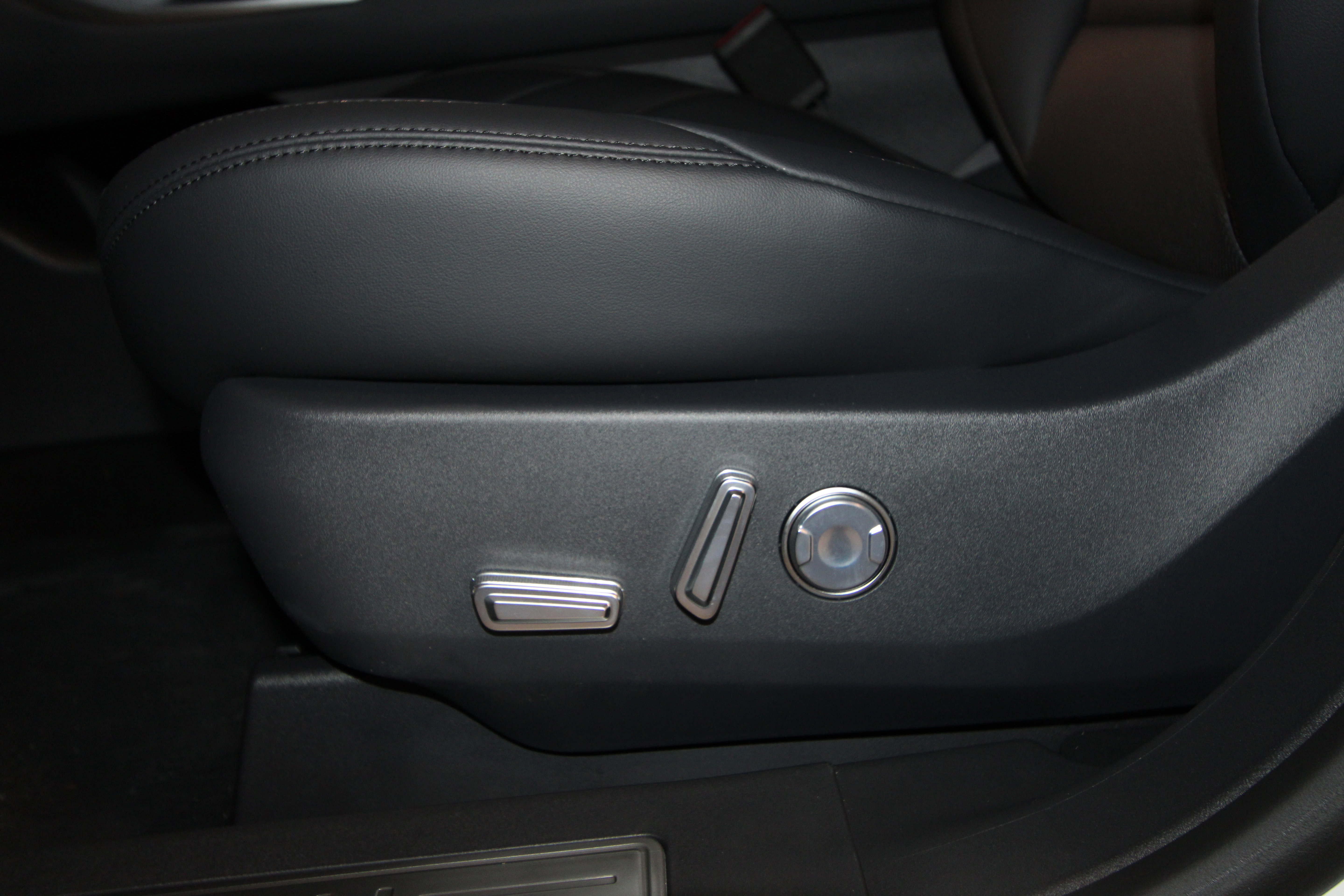 New 2026 Lincoln Nautilus Premier image 7